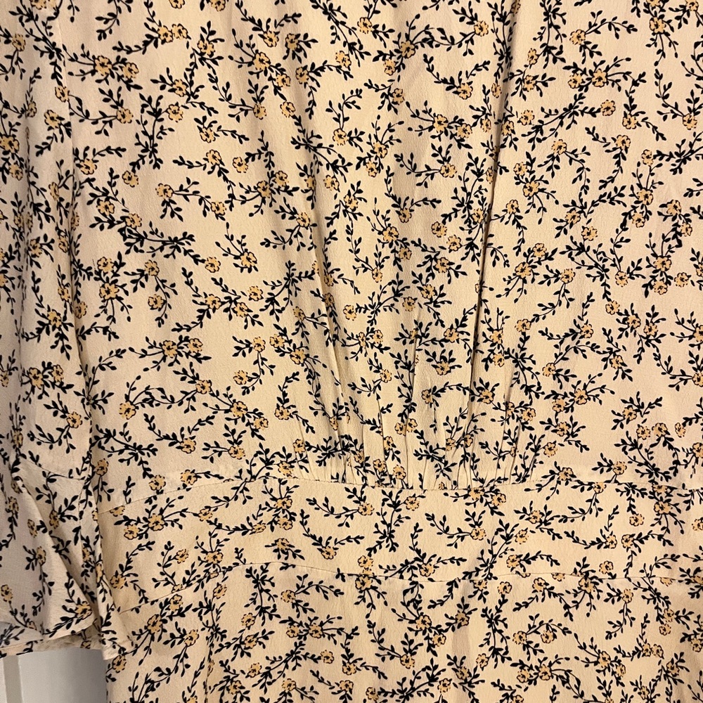 Cupcakes and cashmere Floral V-Neck Dress - Picture 8 of 11